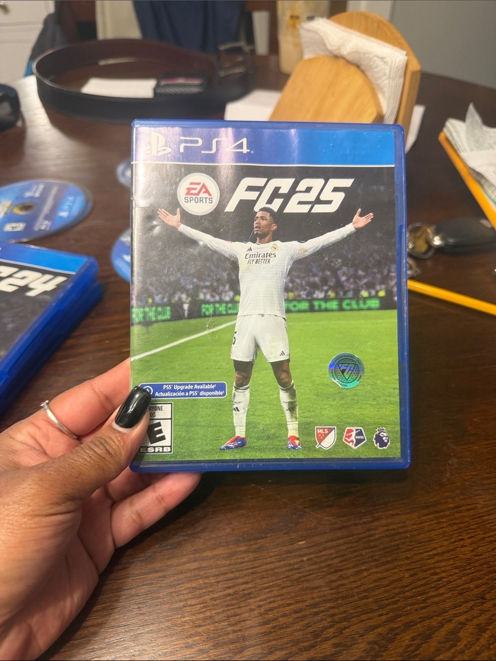 FC 25 (PS4) - EA Sports - White